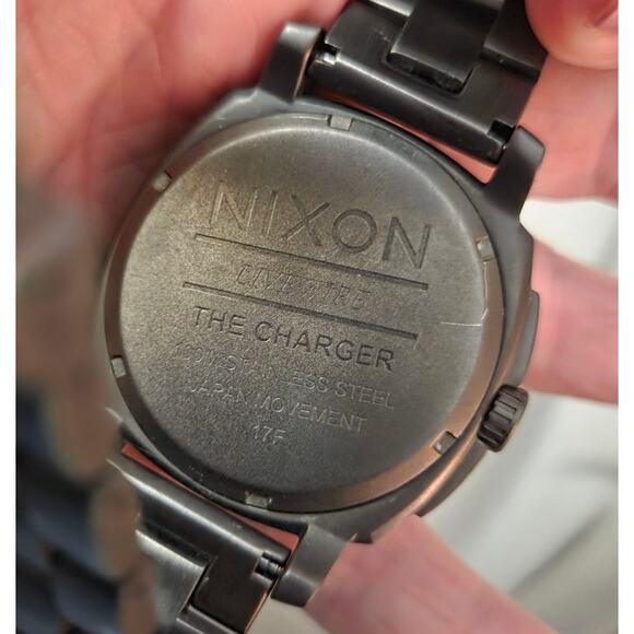 Nixon Livewire Watch 17L Quartz WORKING The Charger 100 Meter Black Charcoal main image 9